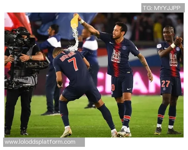 热刺在足总杯中大胜巴黎圣日耳曼帽子戏法点燃全场激情