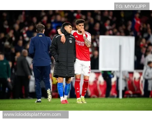 欧冠激战阿森纳与曼联握手言和转会传闻再起引发球迷热议