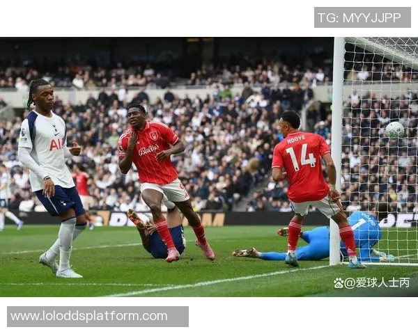 中超热刺大胜巴萨红牌争议引发全场热议战术分析揭秘